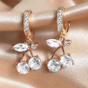 NEW 18k gold plated diamond earrings